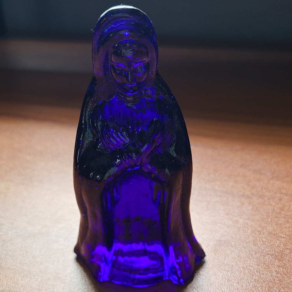 Cobalt blue glass Mary statue - Picture 2 of 4